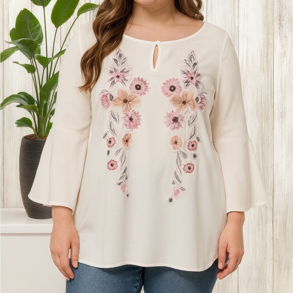 Floral Embroidered Cream Top. size Large. NWT